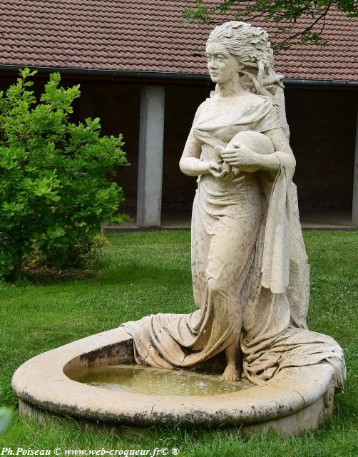 Fontaine de Suilly la Tour