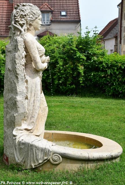 Fontaine de Suilly la Tour