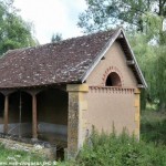 Le lavoir d’ Huez est un lavoir de la commune de Bona