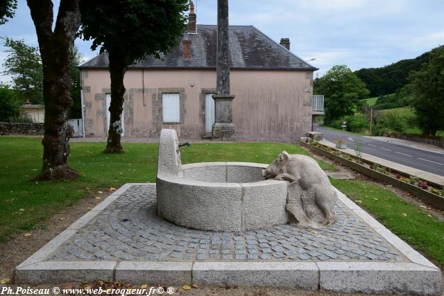 Fontaine du Sanglier de Dun les Places Nièvre Passion