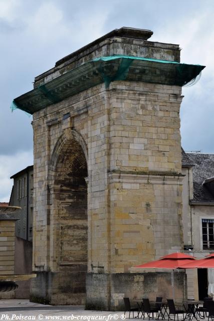 Porte de Paris à Nevers