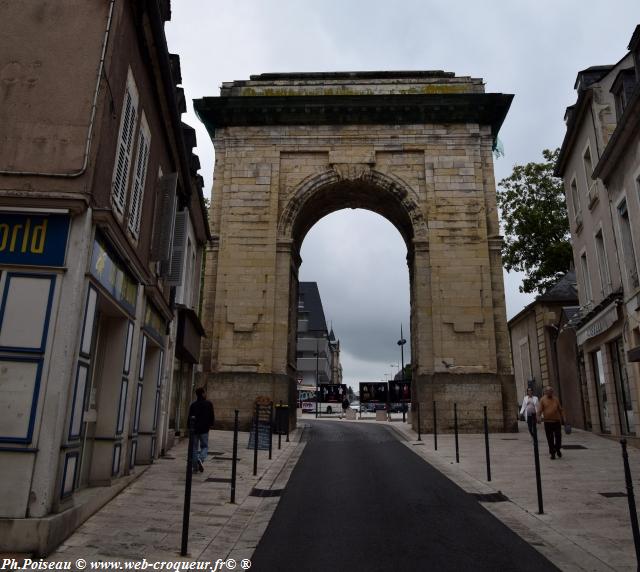 Porte de Paris à Nevers