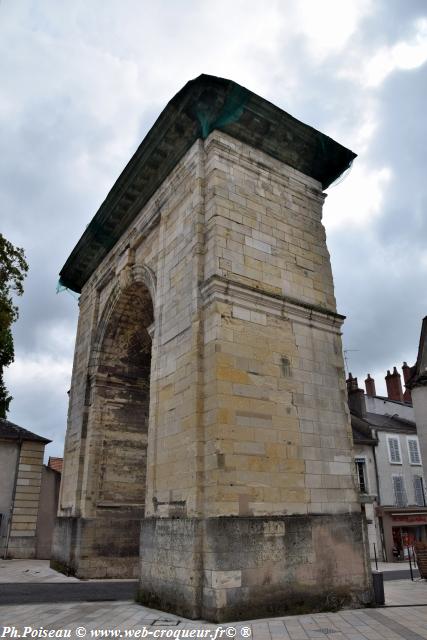 Porte de Paris à Nevers