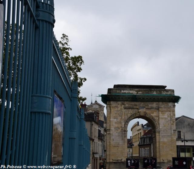 Porte de Paris à Nevers