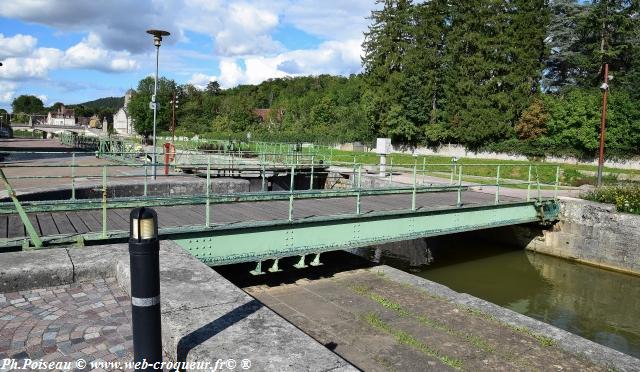 Écluse N°47 du Canal du Nivernais Nièvre Passion