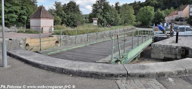 Écluse N°47 du Canal du Nivernais Nièvre Passion