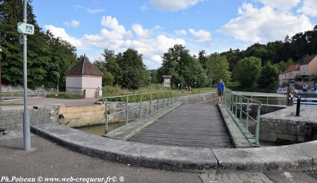 Écluse N°47 du Canal du Nivernais Nièvre Passion