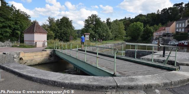 Écluse N°47 du Canal du Nivernais Nièvre Passion