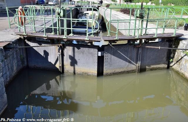 Écluse N°47 du Canal du Nivernais Nièvre Passion