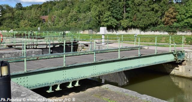 Écluse N°47 du Canal du Nivernais Nièvre Passion