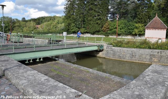 Écluse N°47 du Canal du Nivernais Nièvre Passion