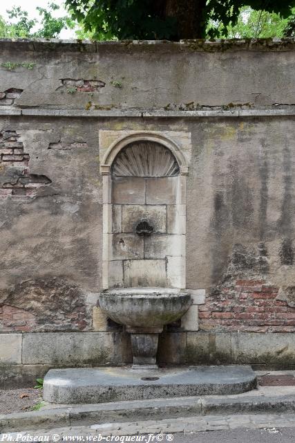 Fontaine à Coquille de Clamecy Nièvre Passion