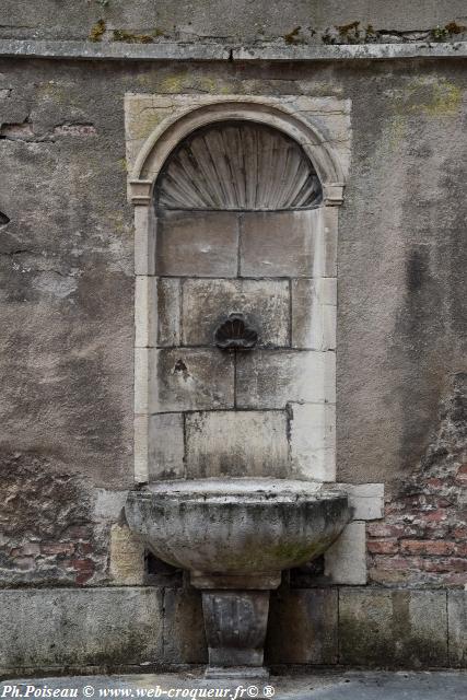 Fontaine à Coquille de Clamecy Nièvre Passion