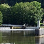 Pertuis de Clamecy un ouvrage sur le canal du Nivernais.