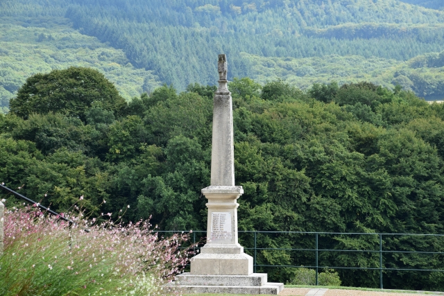 Monument aux morts de Saint Hilaire en Morvan Nièvre Passion