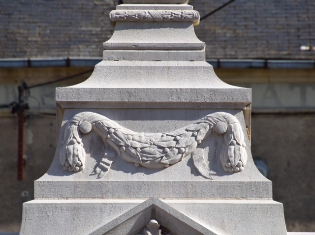 Monument aux Morts de Châtillon-en-Bazois