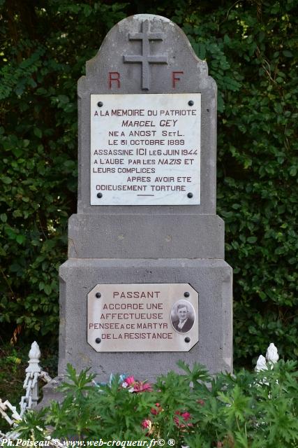 Monument à la mémoire d'un résistant Nièvre Passion