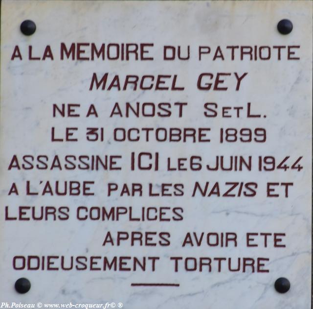 Monument à la mémoire d'un résistant Nièvre Passion