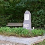 Monument à la mémoire d'un résistant Nièvre Passion