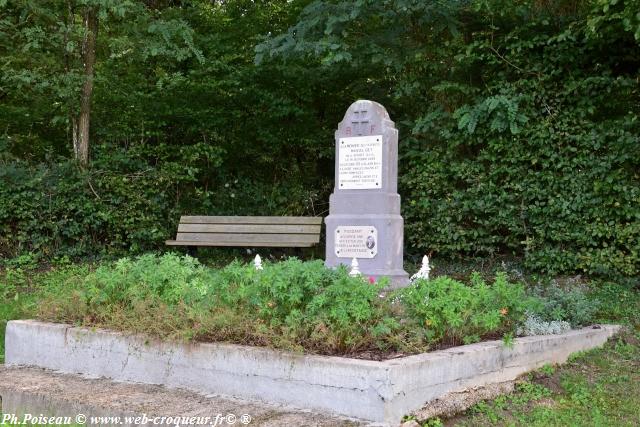 Monument à la mémoire d'un résistant Nièvre Passion