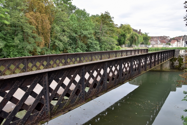 Pont du quai du Perthuis Nièvre Passion