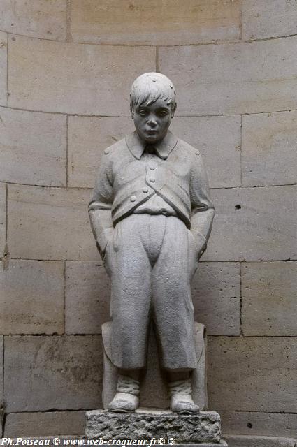 Statue de Poil de Carotte à Clamecy