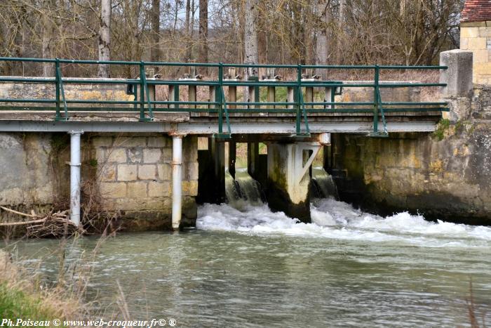 Pont sur la Nièvre à Guérigny