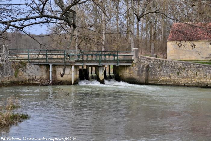 Pont sur la Nièvre à Guerigny