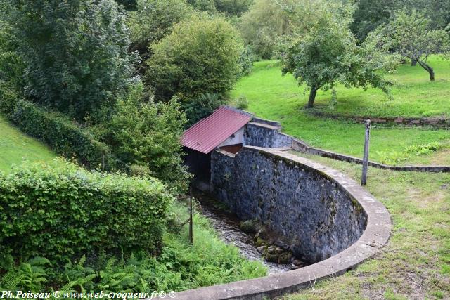 Lavoir privé de la commune de Lormes