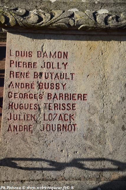 Monument aux morts de Champlemy Nièvre Passion