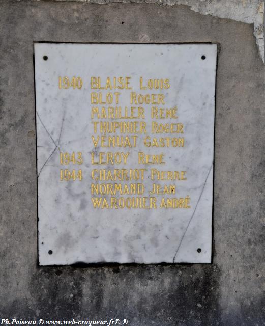 Monument aux morts de Coulanges Les Nevers Nièvre Passion