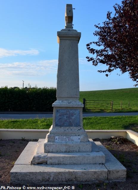 Monument aux Morts de Parigny les Vaux