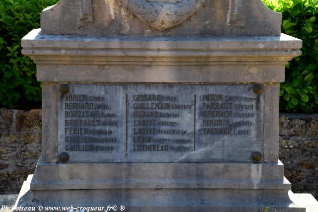 Monument aux morts de Saint Jean Aux Amognes
