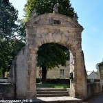 Porte de Saint Pierre le Moutier un beau patrimoine