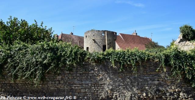 La tour de Saint Pierre le Moûtier Nièvre Passion