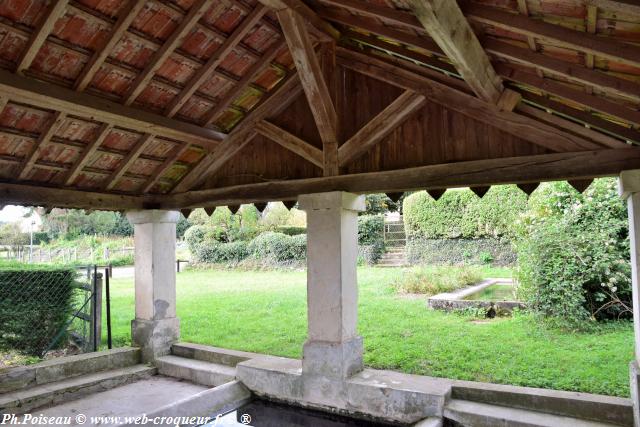 Lavoir couvert de Tazière
