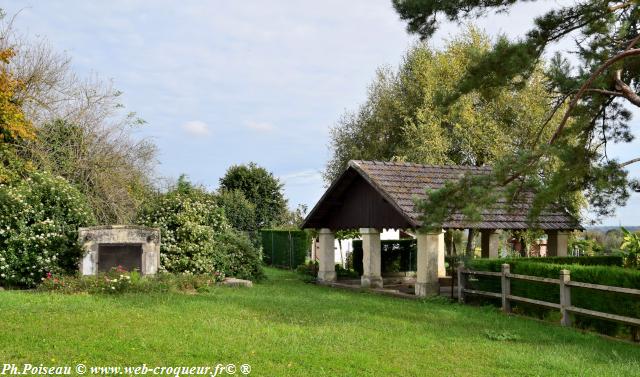 Lavoir couvert de Tazière