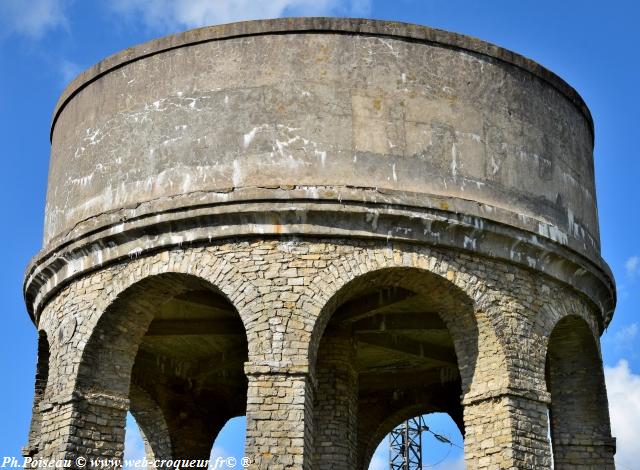 Château d'eau militaire de Saint Parize Le Châtel