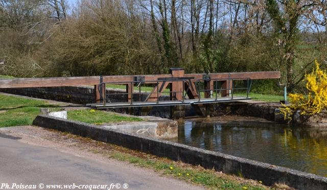 Écluse 15 du canal du Nivernais