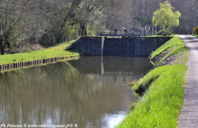Écluse 15 du canal du Nivernais