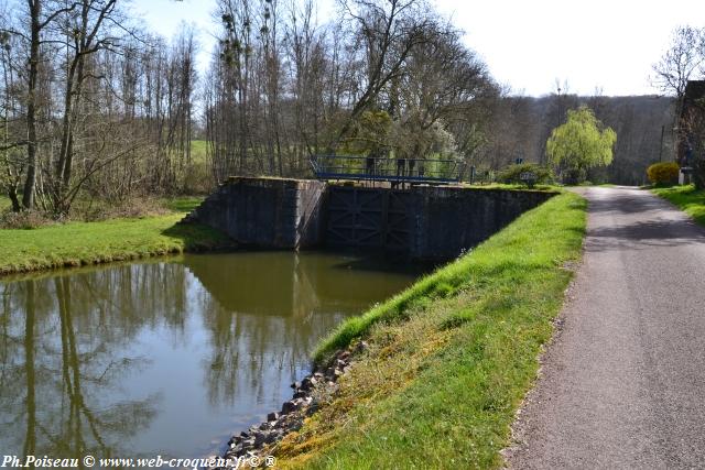 Écluse 15 du canal du Nivernais