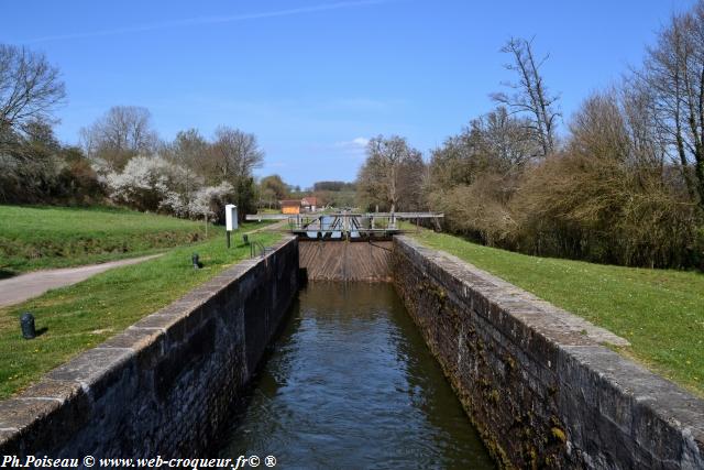 Écluse 15 du canal du Nivernais