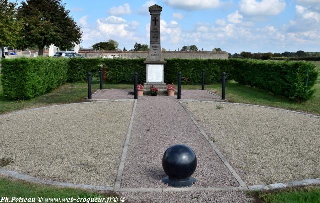 Monument aux Morts de Mars sur Allier