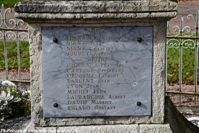 Monument aux Morts d'Urzy