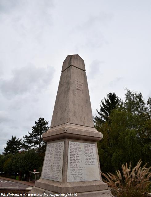 Monument aux Morts de Luzy