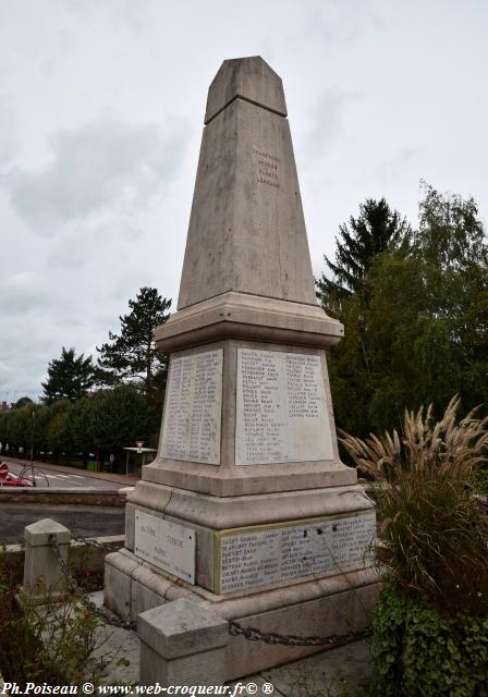 Monument aux Morts de Luzy