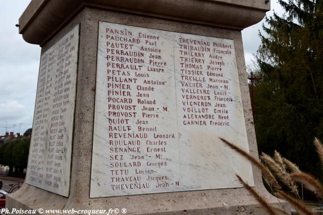 Monument aux Morts de Luzy