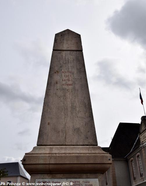 Monument aux Morts de Luzy