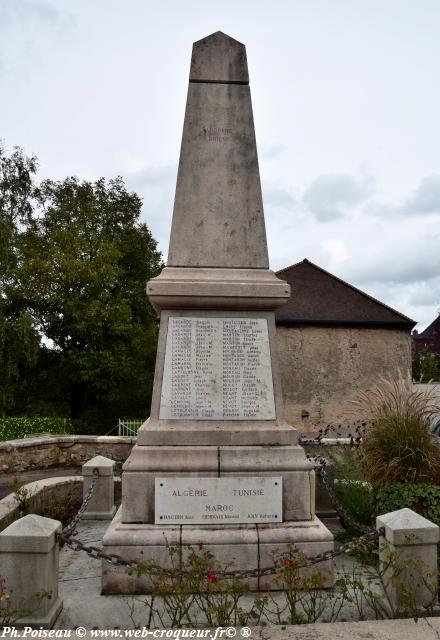 Monument aux Morts de Luzy