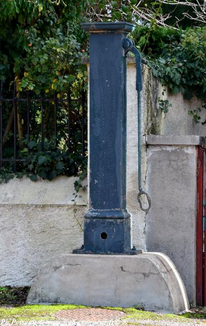 Pompes à bras des ponts de Varzy